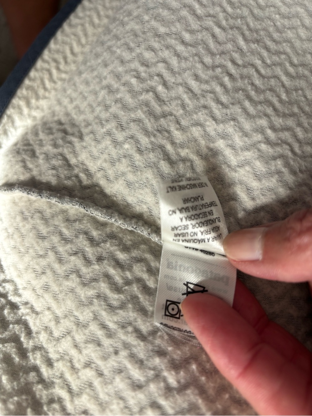 Patagonia Women’s Cream and Slate/Navy Patterned Full-Zip Teddy Jacket - Picture 9 of 10